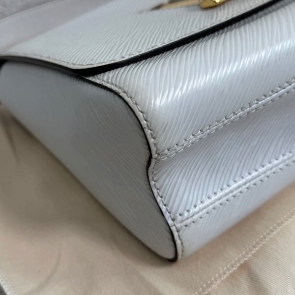 Authentic Louis Vuitton Twist MM - Picture 5 of 16